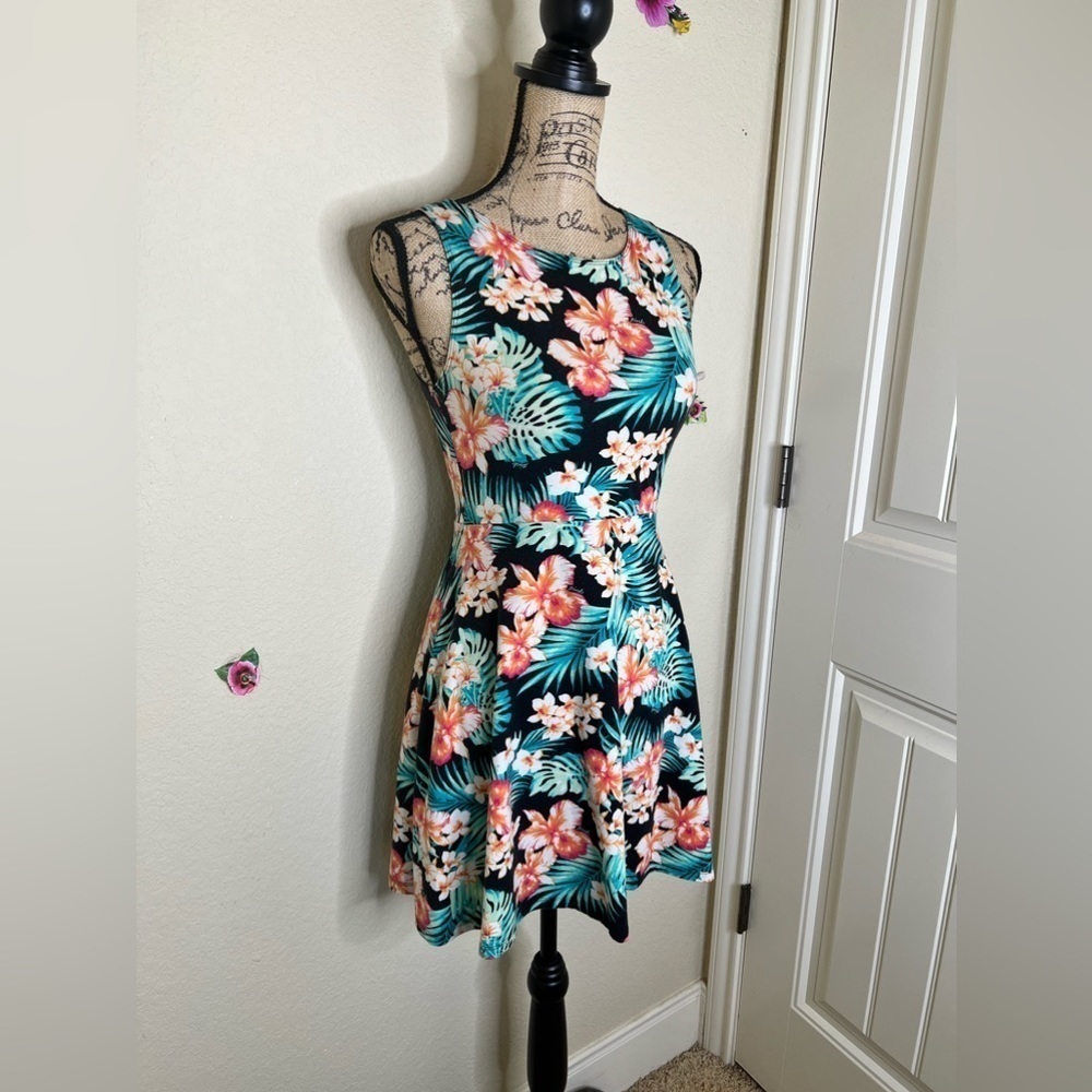 PINK Victorias Secret Tropical Print Cut Out Back Dress Size Small - Picture 12 of 14